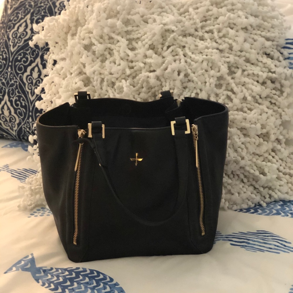 Pour la Victoire black bag